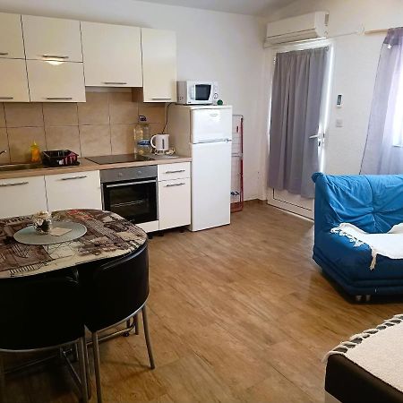 Apartments Babic 50 Meters From The Beach Vir Exteriör bild