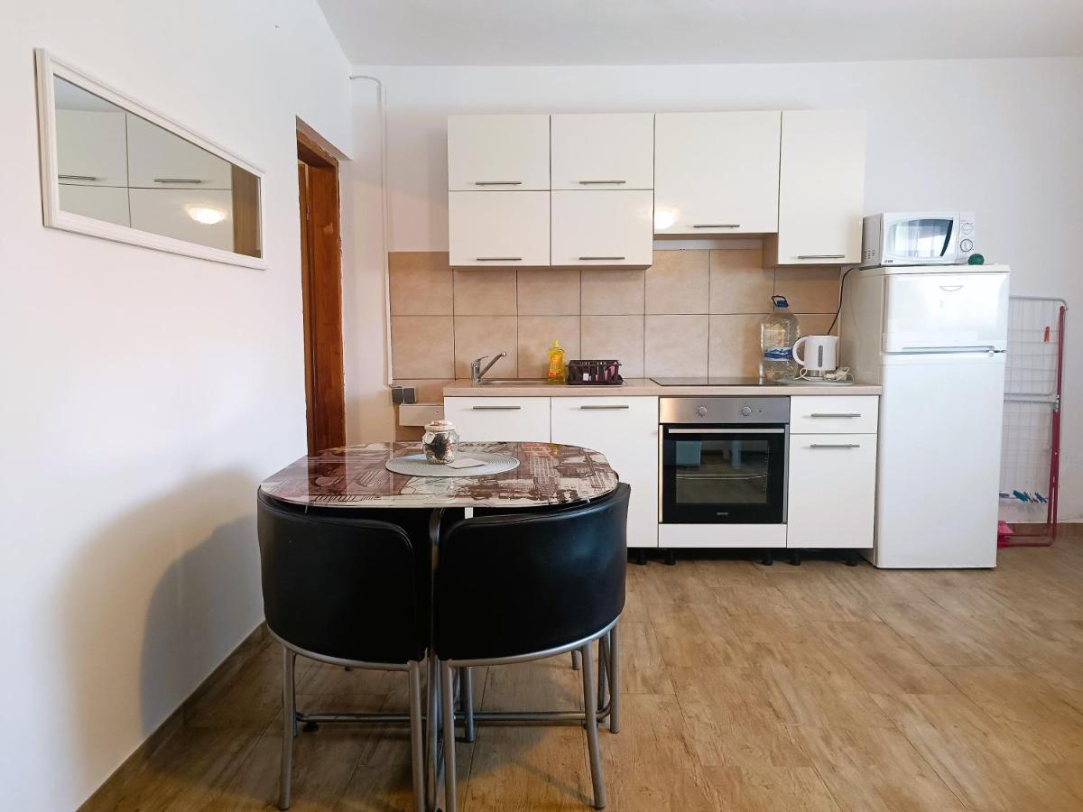 Apartments Babic 50 Meters From The Beach Vir Exteriör bild