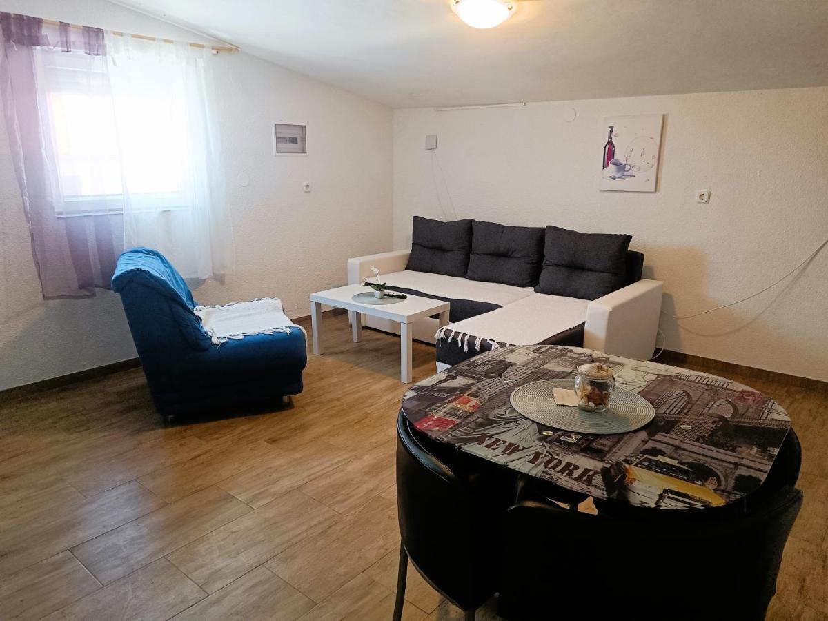 Apartments Babic 50 Meters From The Beach Vir Exteriör bild