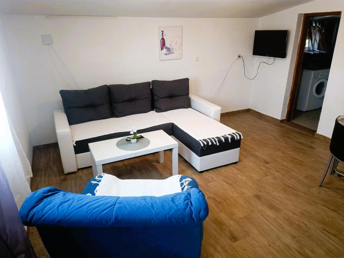 Apartments Babic 50 Meters From The Beach Vir Exteriör bild