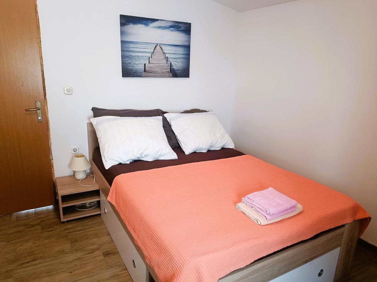 Apartments Babic 50 Meters From The Beach Vir Exteriör bild